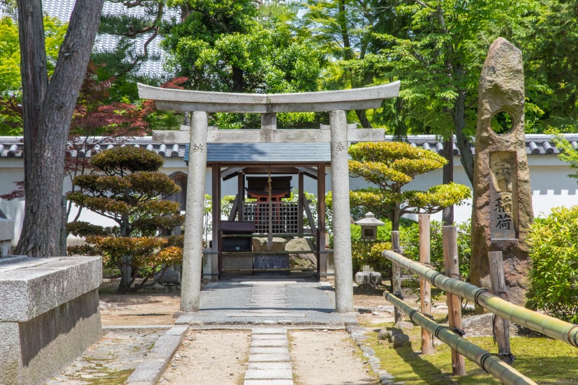 14 宗旦稲荷社 Sotaninariyashiro